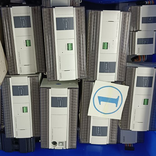 溢价-信捷PLCXD560T6E成色新如图所