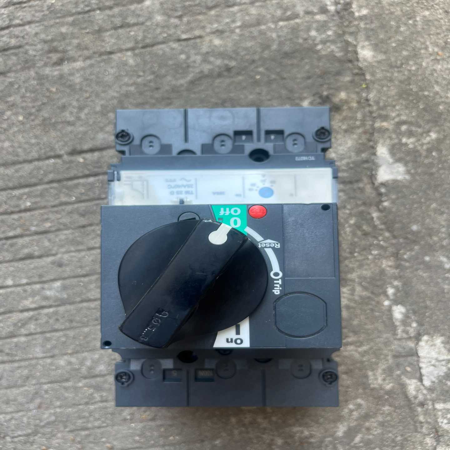 施耐德塑壳断路器NSX250F成色漂亮实物拍摄功能正--议价商品