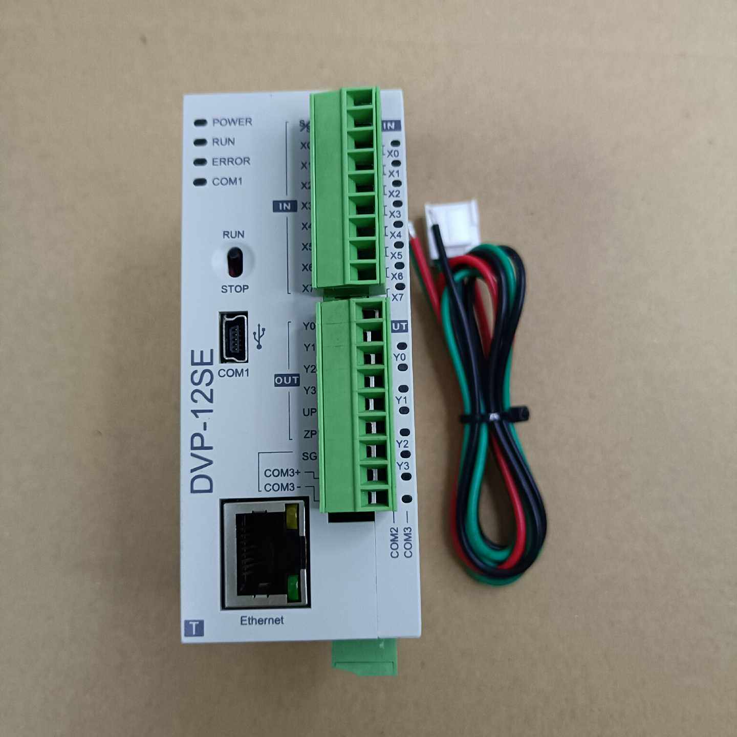 台达DVP12SE11T，成色如图，9成新，功能包好，配件齐