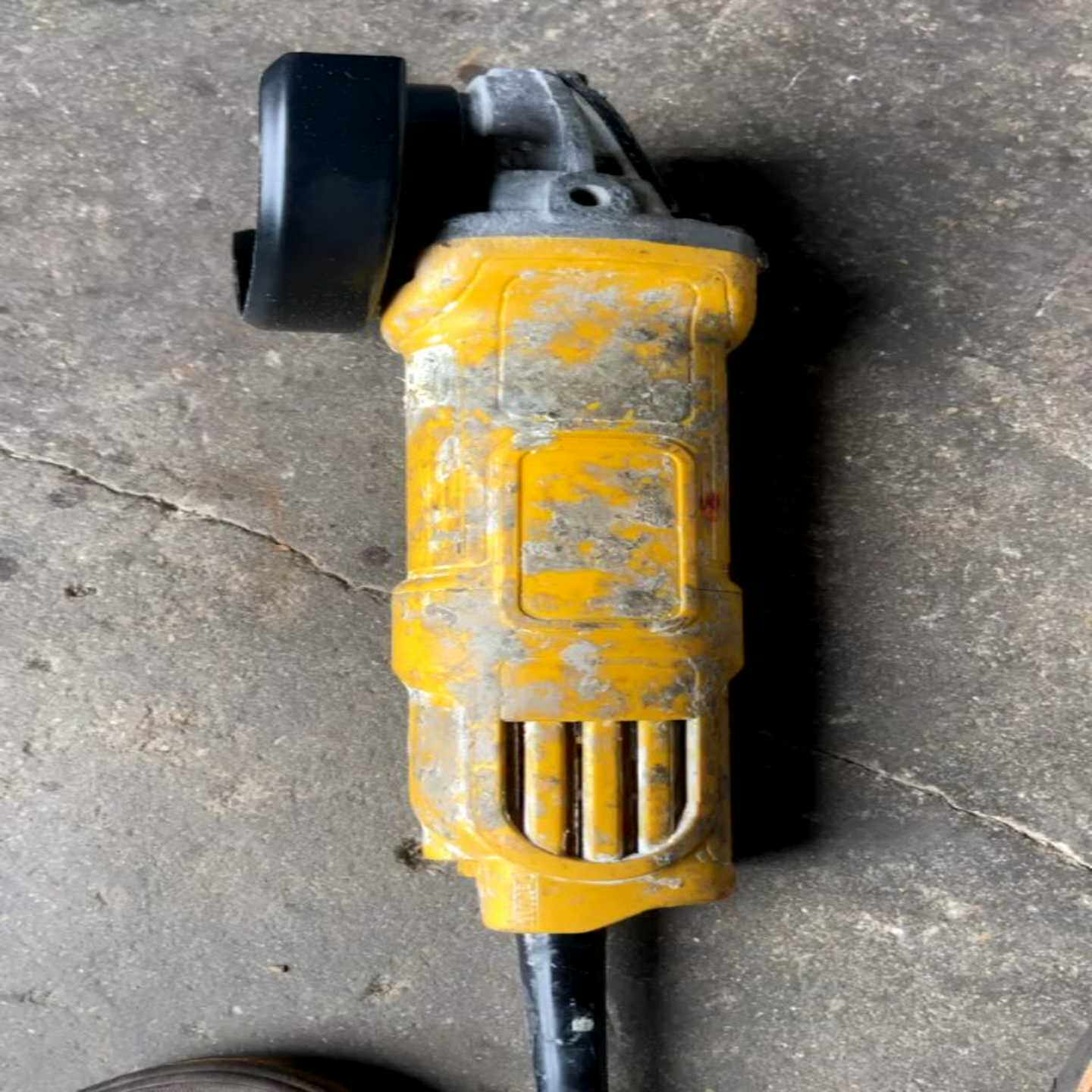 DEWALT/得伟角磨机，220V，原装正品机器，正常使用议价