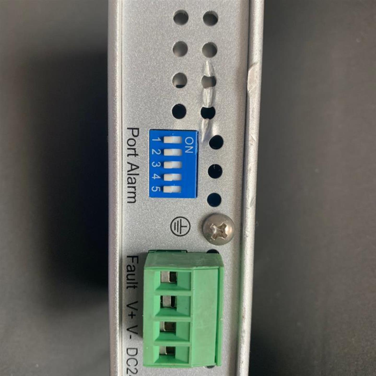 Korenix科洛理思JetNet2005交换机面板有一处