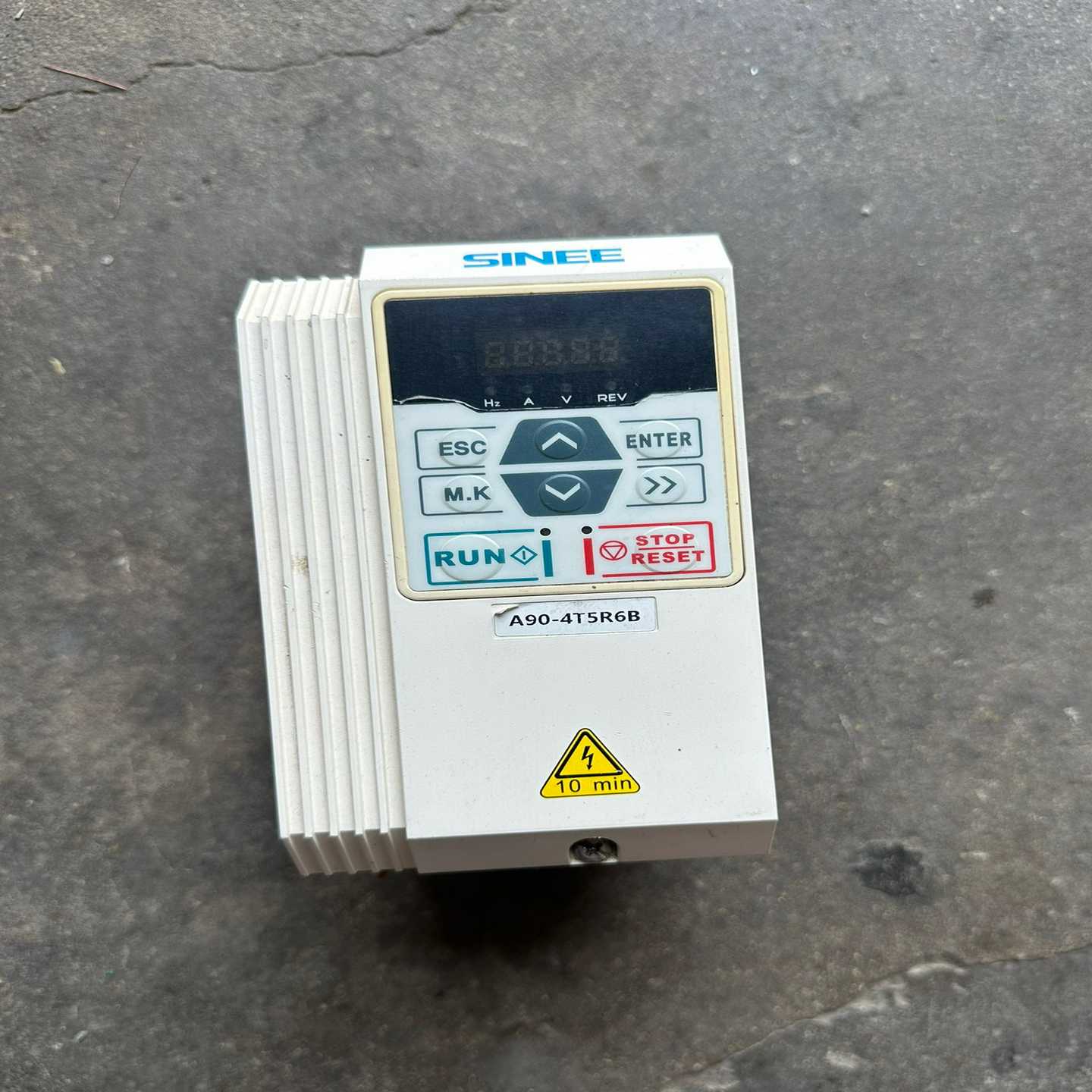 【议价】正弦变频器2.2KW380vA90-4T5R6B实物适用