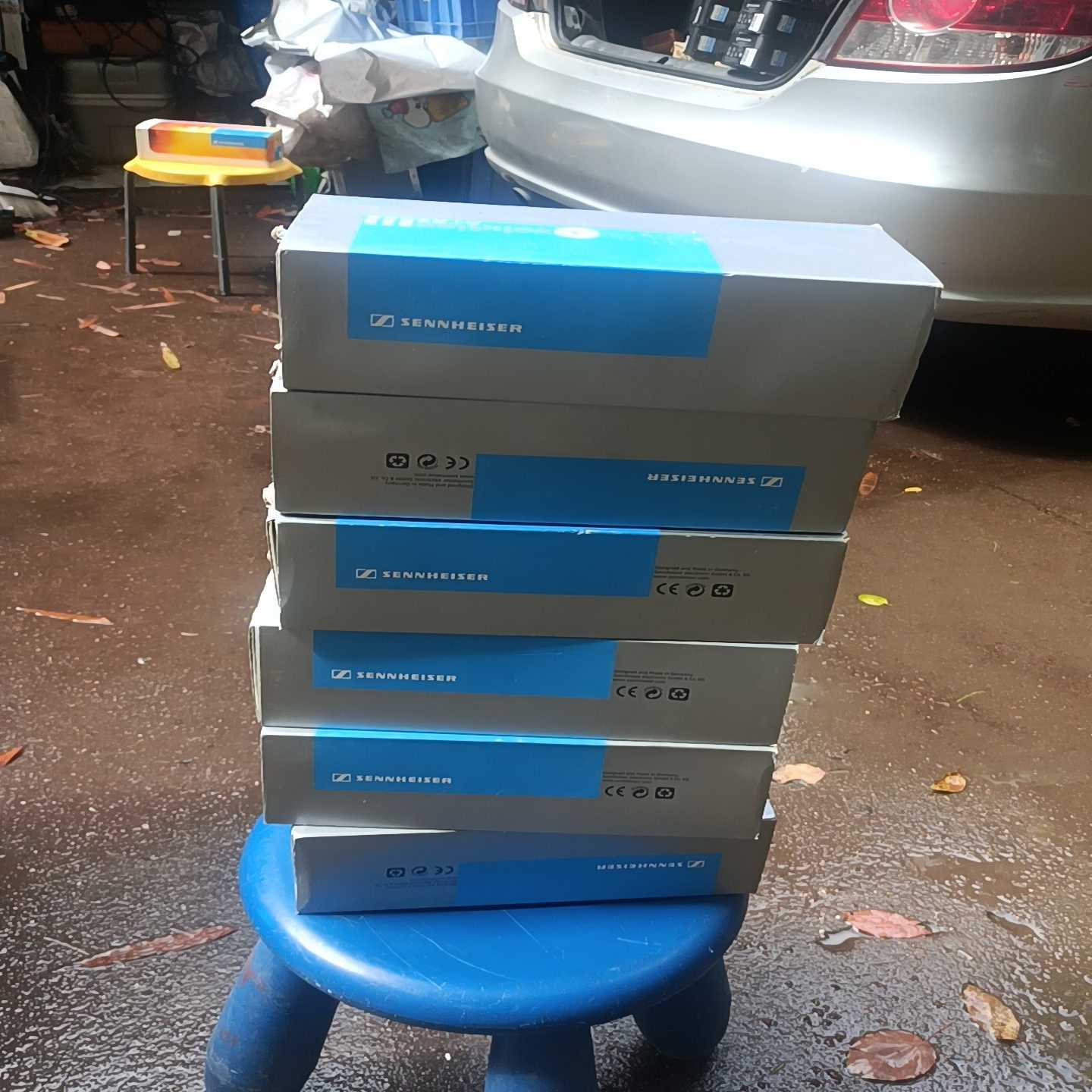 全新森海赛尔E935六十周年纪念版话筒。全新的有七个每个28--议价