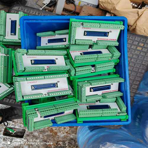 泰州洛克电子分线器分线器SITB-50iA-Z。，成色如图，~询价