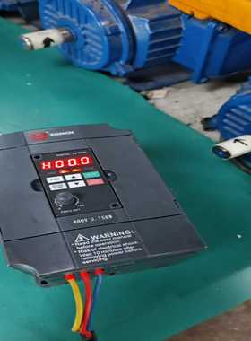询价众辰变频器0.75，240075，成色如图，功