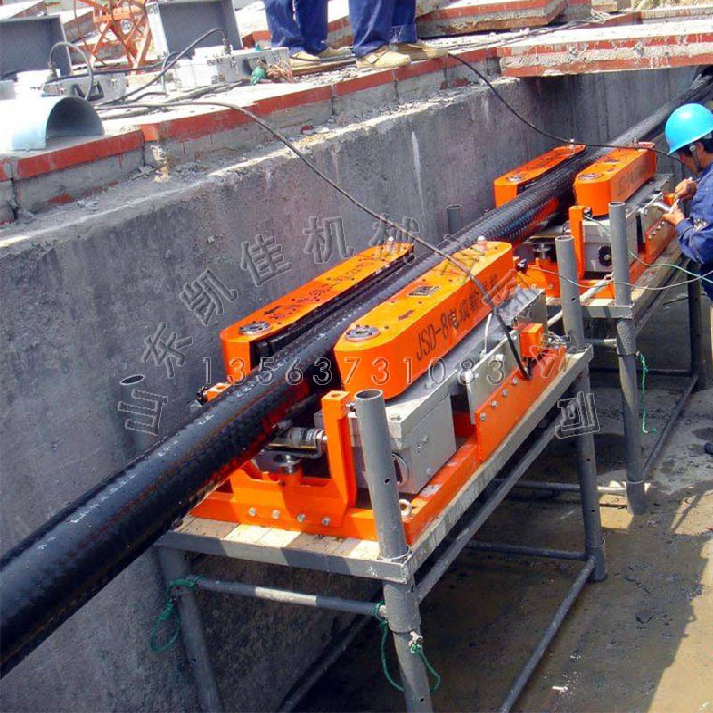 履带式电缆输送机线缆传送机光缆牵引机电线敷设机电缆牵引机