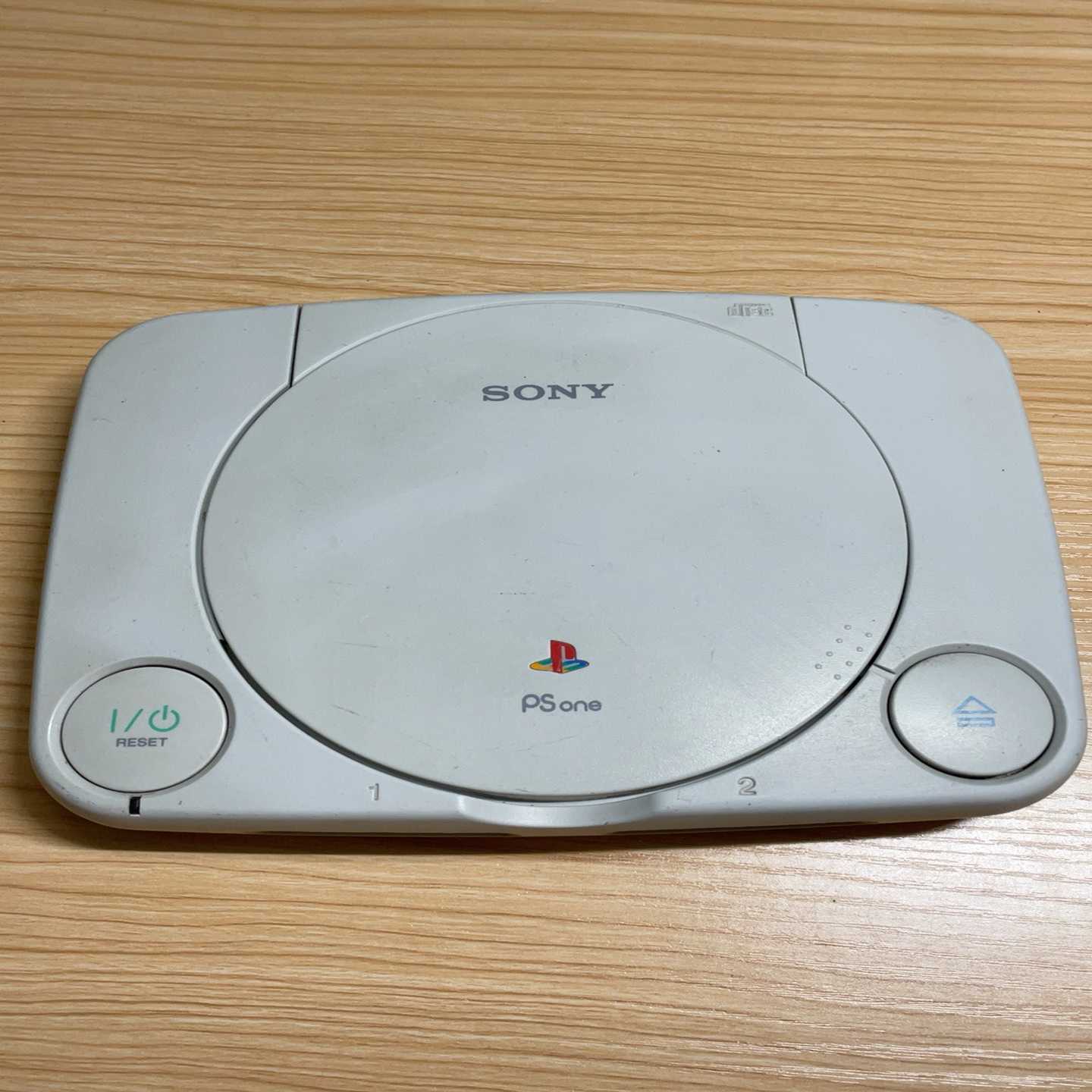 索尼PSone游戏机，型号SCPH-102，白色主机，不包好--议价商品