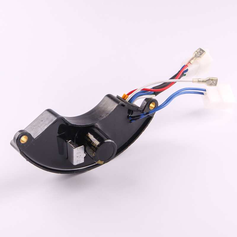 5KW 三相 AVR 电压调节器 稳压器  250V 470uf