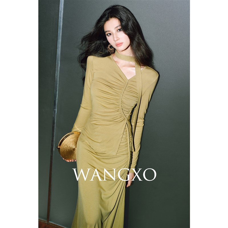 WANGXO干爽亲肤棉感针织解构手工捏褶斜V领开衩飘带套装