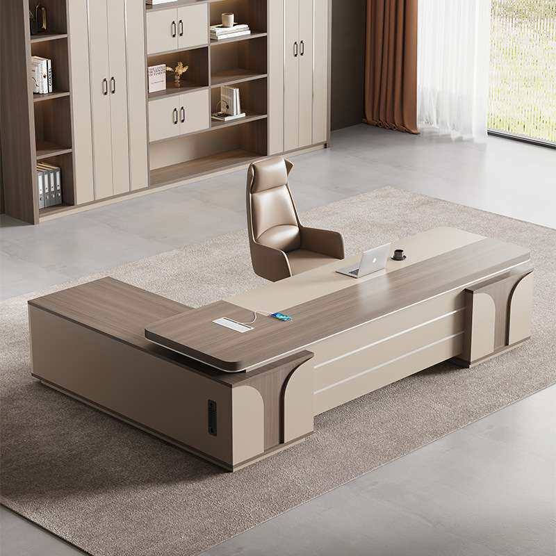老板办公桌轻奢高级感年轻总裁大班台简约现代主管总经理桌椅组合