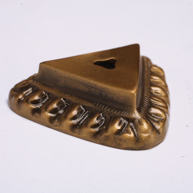 尼泊尔黄铜精工金刚撅底座三面普巴金刚杵金刚橛大底座莲花浮雕