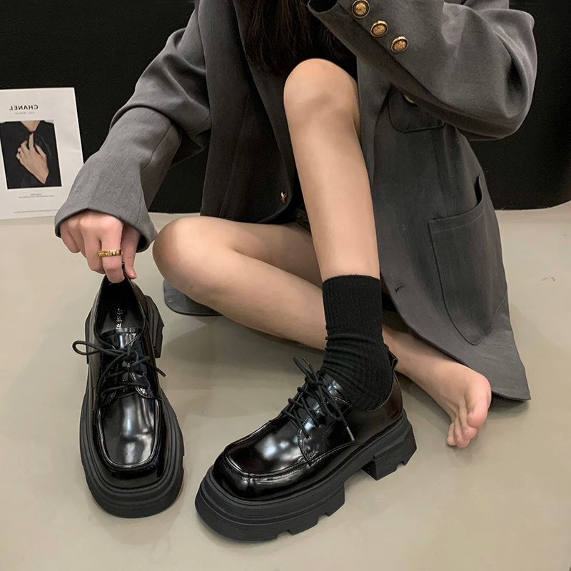 乐福鞋女厚底英伦单鞋亮皮2025年新款方头小皮鞋复古百搭系带春秋