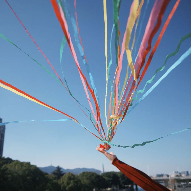手抛彩带拉花彩条充气礼花枪