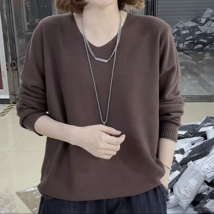 V领秋冬慵懒风纯色复古毛衣中老年妈妈宽松显瘦遮肉针织打底衫女