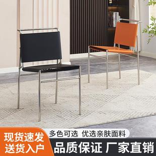 意式极简马鞍皮餐椅家用设计师中古包豪斯风椅子不锈钢罗克布伦椅