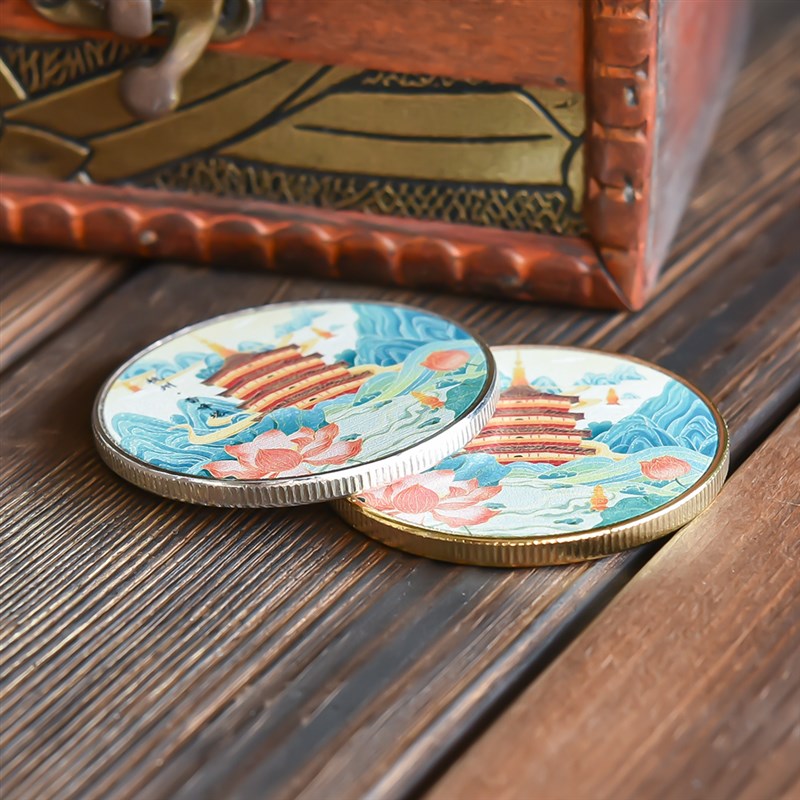 杭州西湖雷峰塔旅游景区纪念币文创周边中国风金银硬币彩绘纪念章