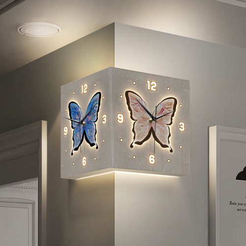 蝴蝶面挂钟创意客厅免打孔时钟挂墙壁画灯高级感拐角钟表转角钟