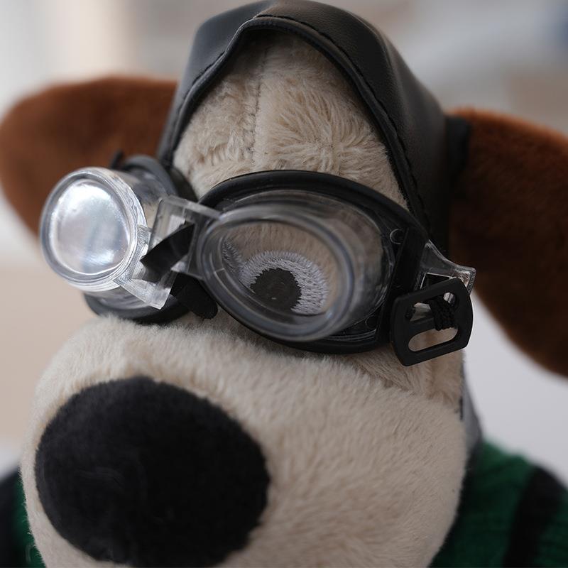 2025新款掌门狗车载相机公仔斜挎挂绳飞行员穿衣套装毛绒玩具公仔