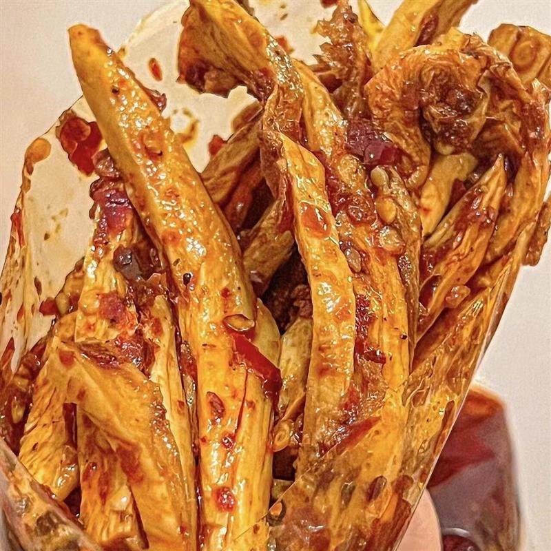 新货牛板筋条状麻辣味牛肉筋牛筋丝开袋即食香辣辣条小吃零食品