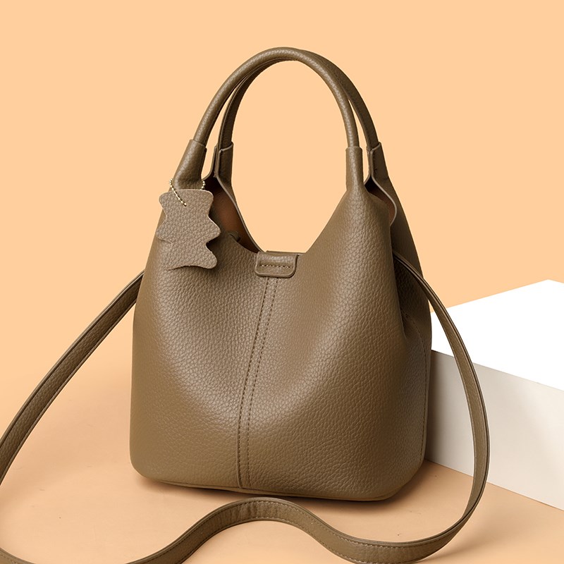 高级感小众真皮手提包女2025新款妈妈斜挎单肩小包洋气女士水桶包