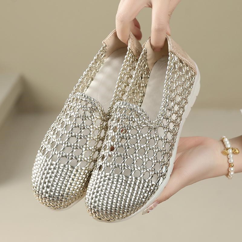 真皮包头凉鞋女春夏休闲坡t跟妈妈鞋中老年洞洞鞋软底编织镂空单