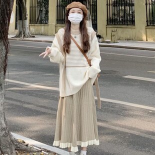 时尚套装女秋冬新款慵懒风条纹针织毛衣搭配半身裙休闲两件套奶系
