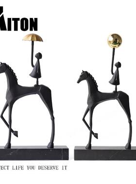 现代简约金属马撑伞人物摆件轻奢样板间软装饰品书房办公桌玄关柜
