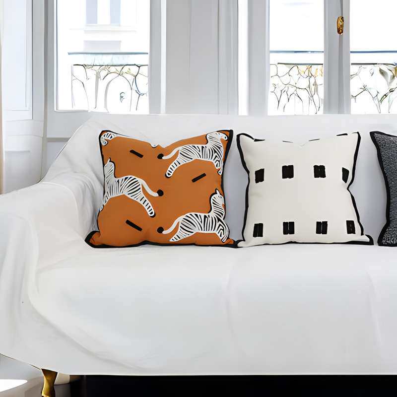 美作元素刺绣花抱枕沙发客厅北欧中古风高级感靠垫现代轻奢靠枕套