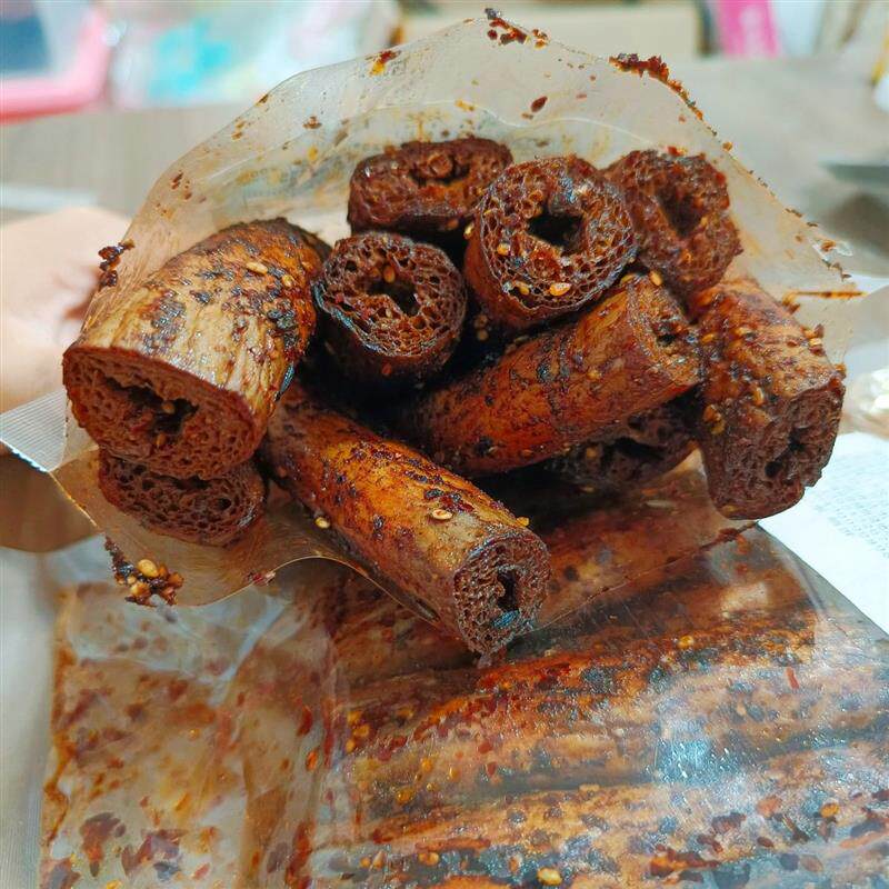 正宗手工老式辣肠黑辣棍黑豆肠辣条儿时怀旧网红山东特产黑辣条80