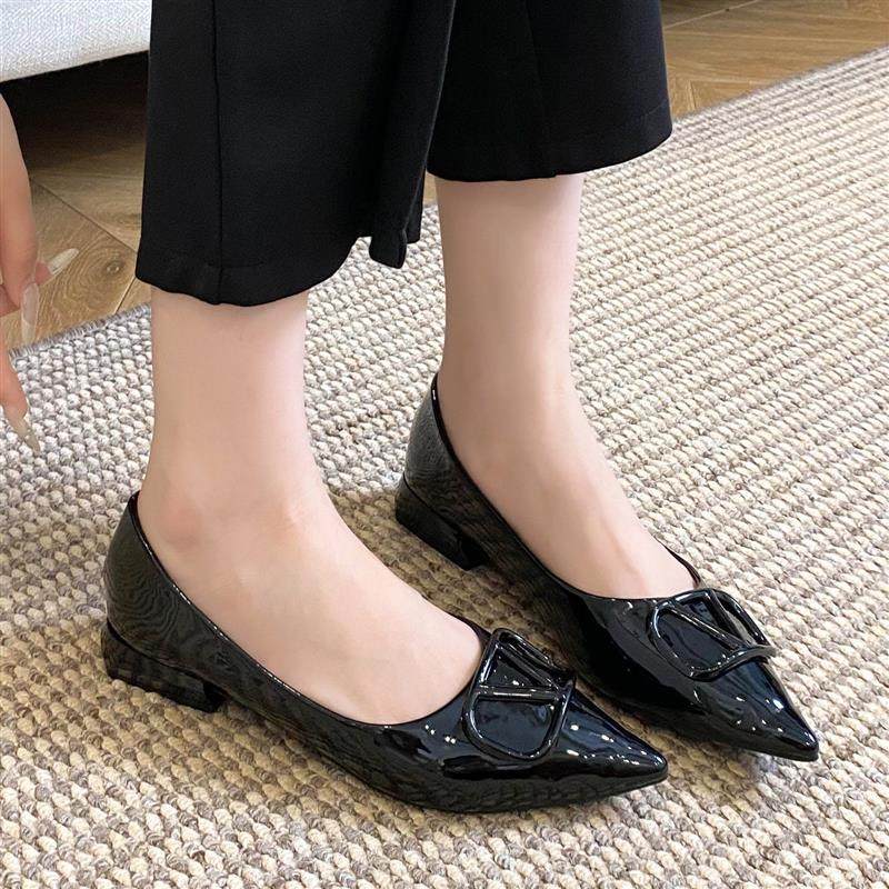 好货尖头单鞋女法式V扣浅