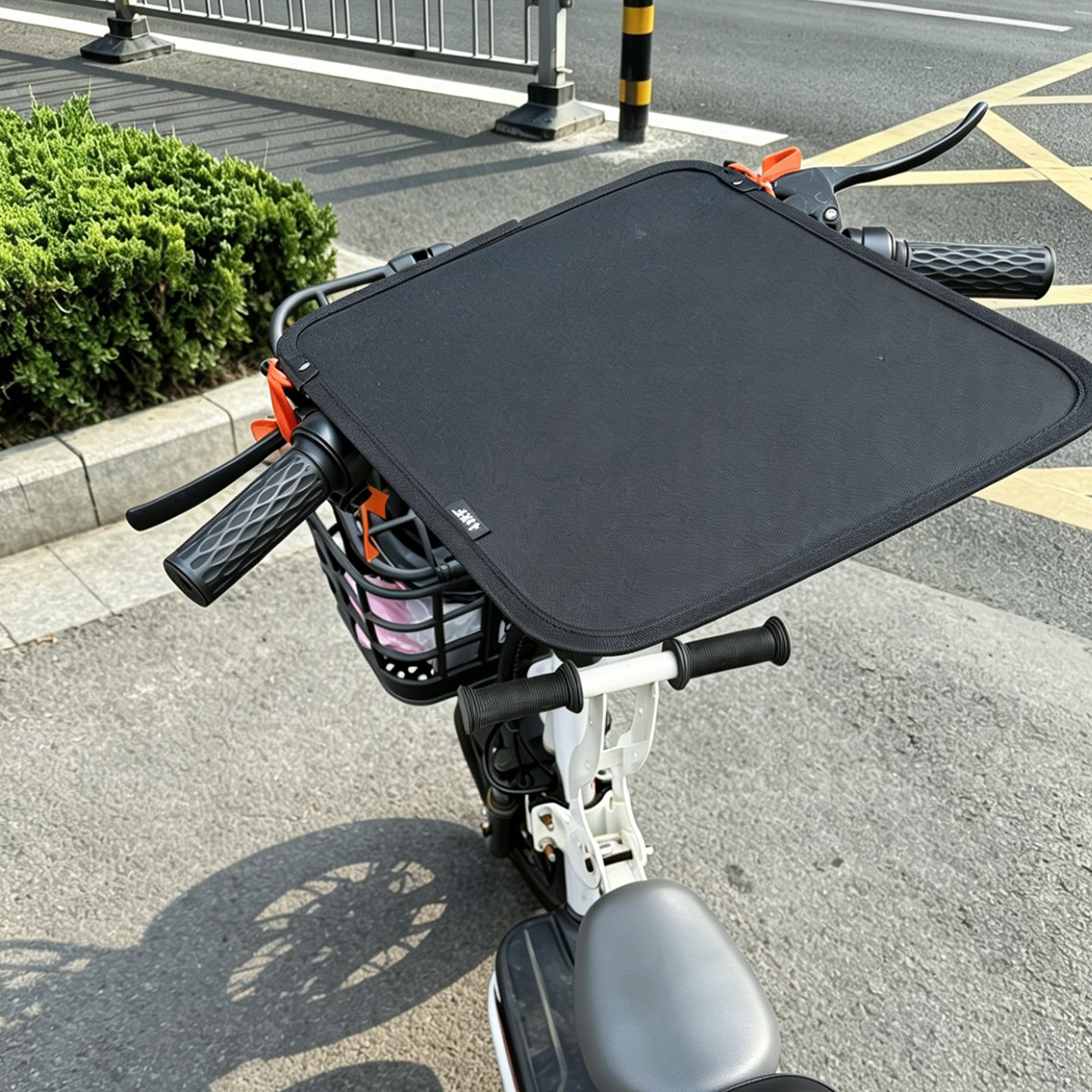 电动车遮阳板户外骑车带娃遮阳神器防紫外线防晒遮阳挡罩棚通用