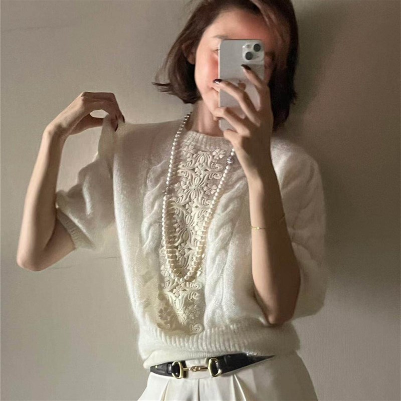 NeedSchop1 冬季新款定制蕾丝镂花设计乳白色温柔马海毛毛衣女