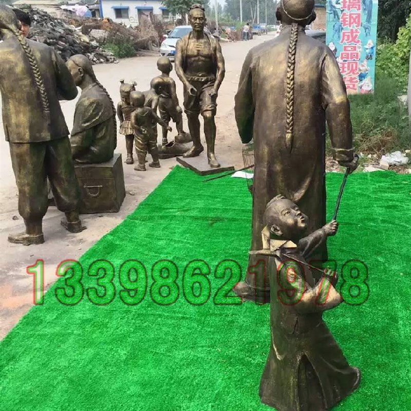古代人物遛鸟雕塑步行街广场民俗文化玻璃钢老人小孩休闲铜像定制