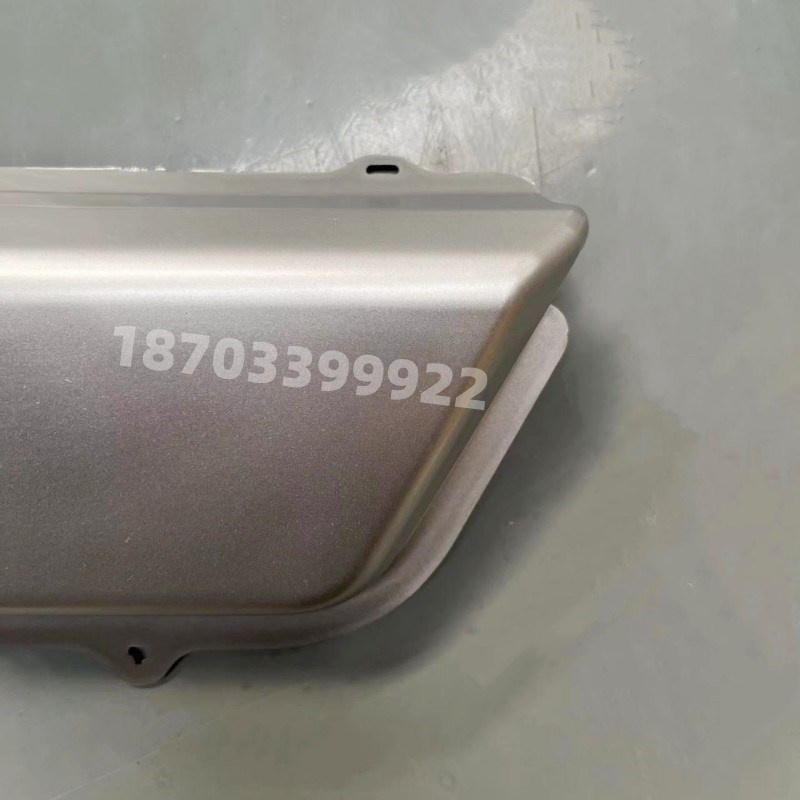 适配金彭C70 D70 D90 S70 T90电动汽车后保险杠 后杠灯后杠装饰盖