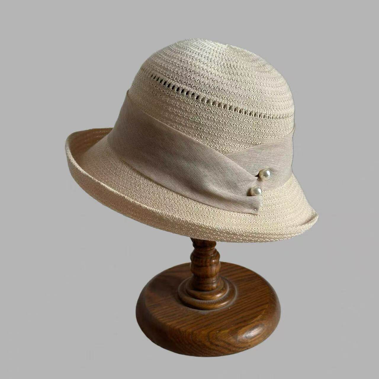 春季女士镂空草编礼帽优雅卷边珍珠装饰透气防晒圆顶帽防晒帽日常