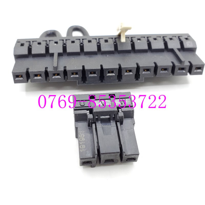 原装OMRON 欧姆龙伺服驱动UVW3孔 L1L2L3L1CL2C 5 11孔插头 - 封面