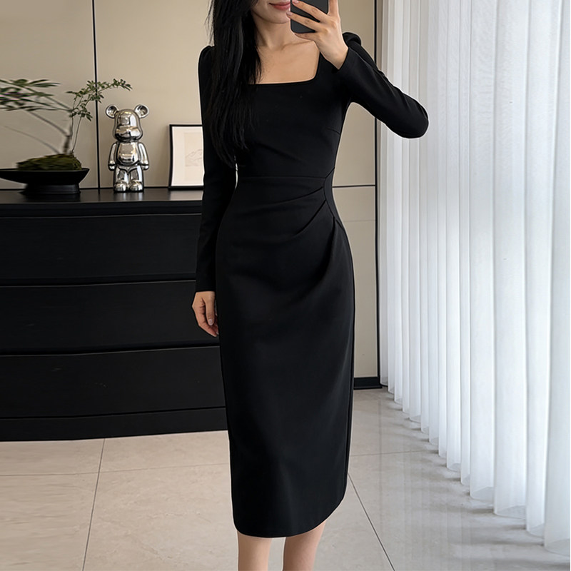 黑色长袖连衣裙女2026夏款气质高级感法式收腰显瘦斜肩礼服长裙子