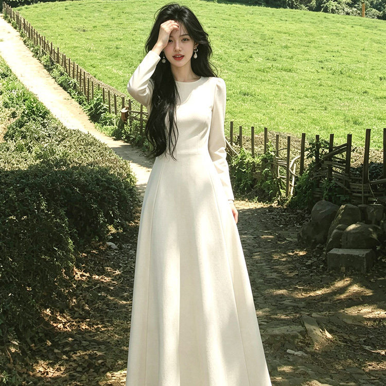 白色长袖连衣裙女2026春秋法式高级感气质收腰显瘦长裙简约优雅风