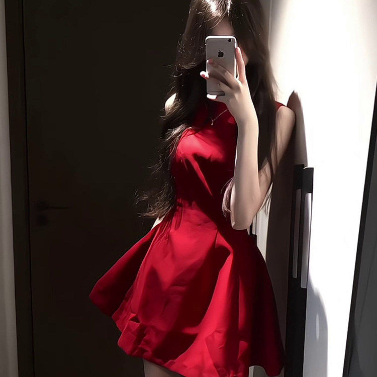 红色无袖背心连衣裙女2026夏季新款法式掐腰收腰短裙绝美气质短裙
