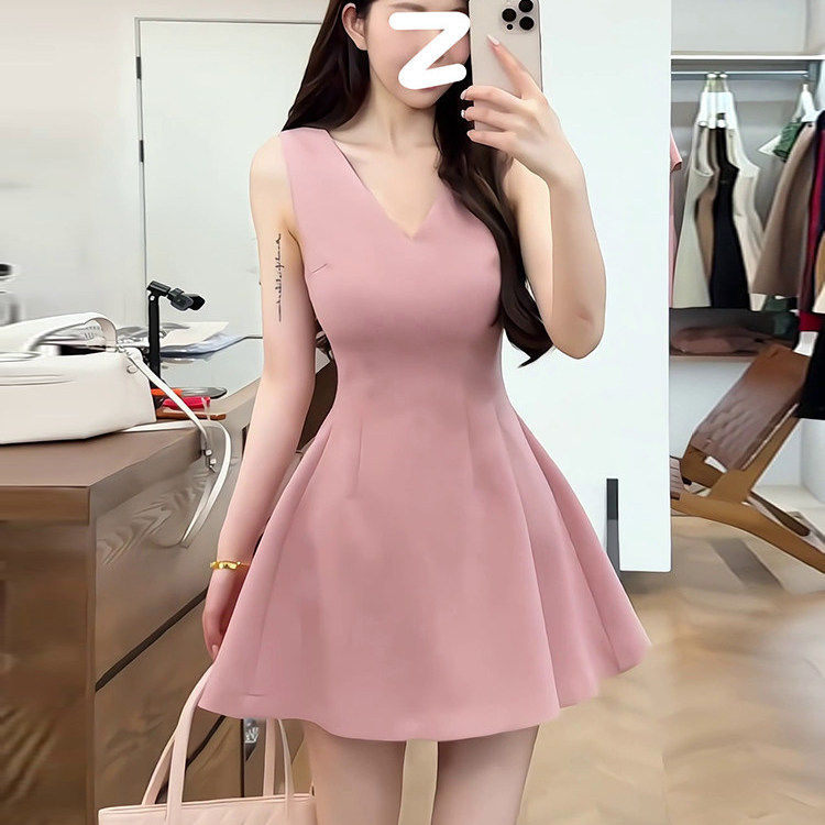 粉色连衣裙子女夏季法式2026款高级感小个子V领无袖背心礼服短裙