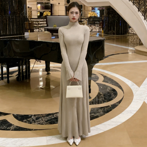 法式温柔风半高领针织连衣裙女2026春秋冬高级感修身显瘦A字长裙