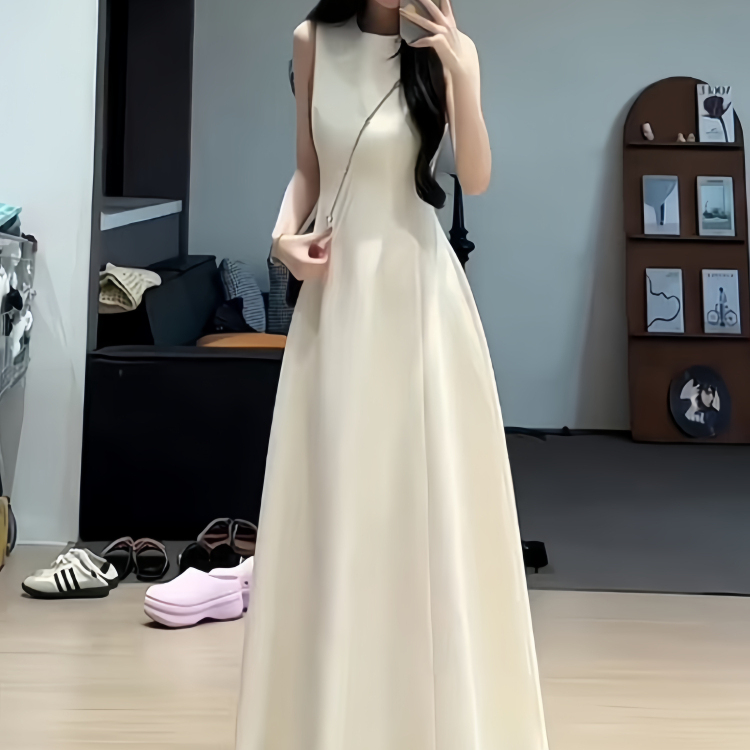 米白色连衣裙女夏高级感2025款茶歇法式赫本风收腰显瘦无袖背心裙