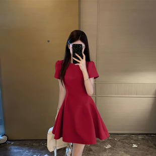 红色短袖连衣裙泡泡袖气质短裙2026新款女收腰显瘦赫本风敬酒礼服