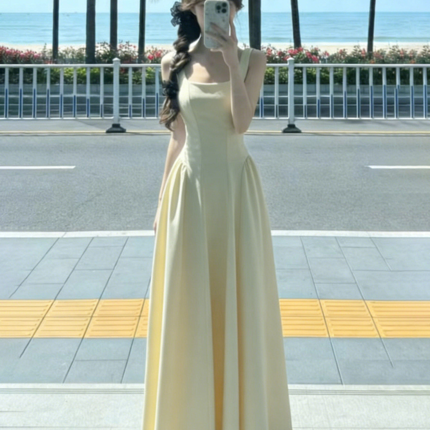 法式黄色吊带收腰高质连衣裙