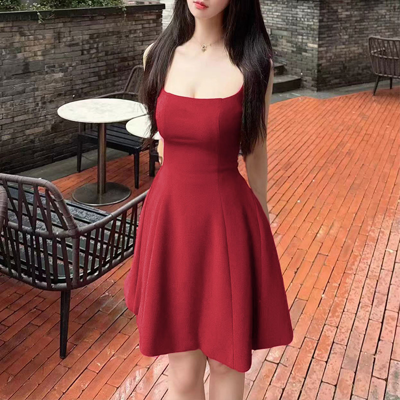 时尚法式吊带连衣裙女2026新款高级感收腰显瘦小个子气质穿搭短裙