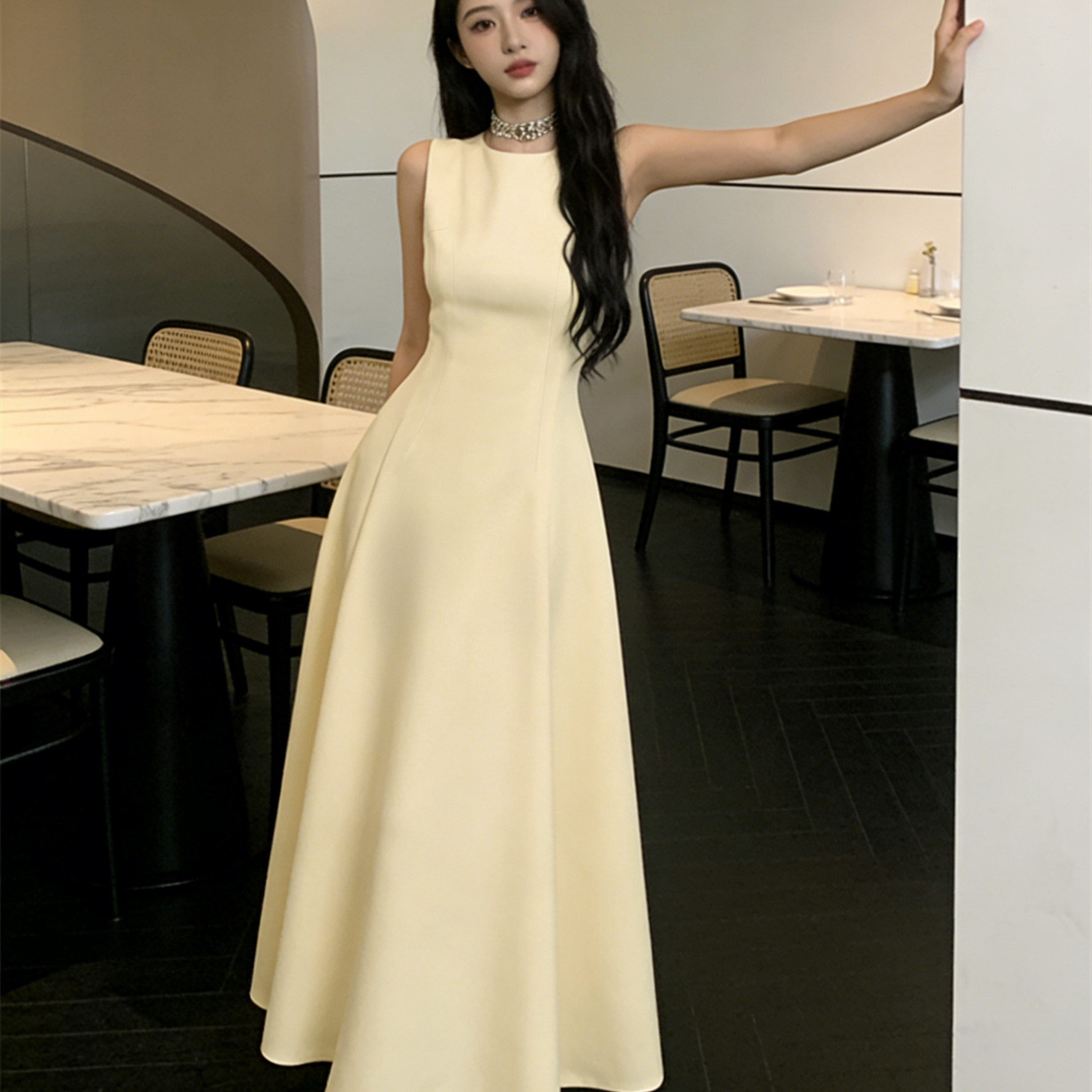 法式优雅风无袖连衣裙女2026夏季新款黄色收腰显瘦高级感气质长裙