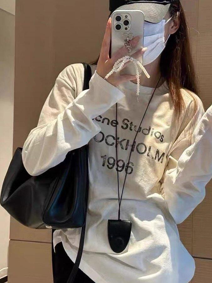 Qadın uzunqol t-shirt, ağ rəngdə, hərfi printli, gündəlik tərz