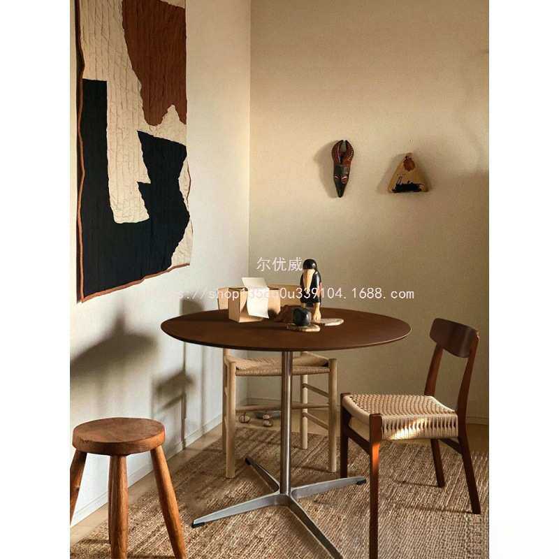 尔优威阳台实木小圆桌小户型中古椅饭桌子家用胡桃咖啡厅复古餐桌