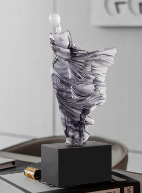 轻奢高档人物艺术雕塑摆件高级感客厅酒柜办公室桌面工艺软装饰品