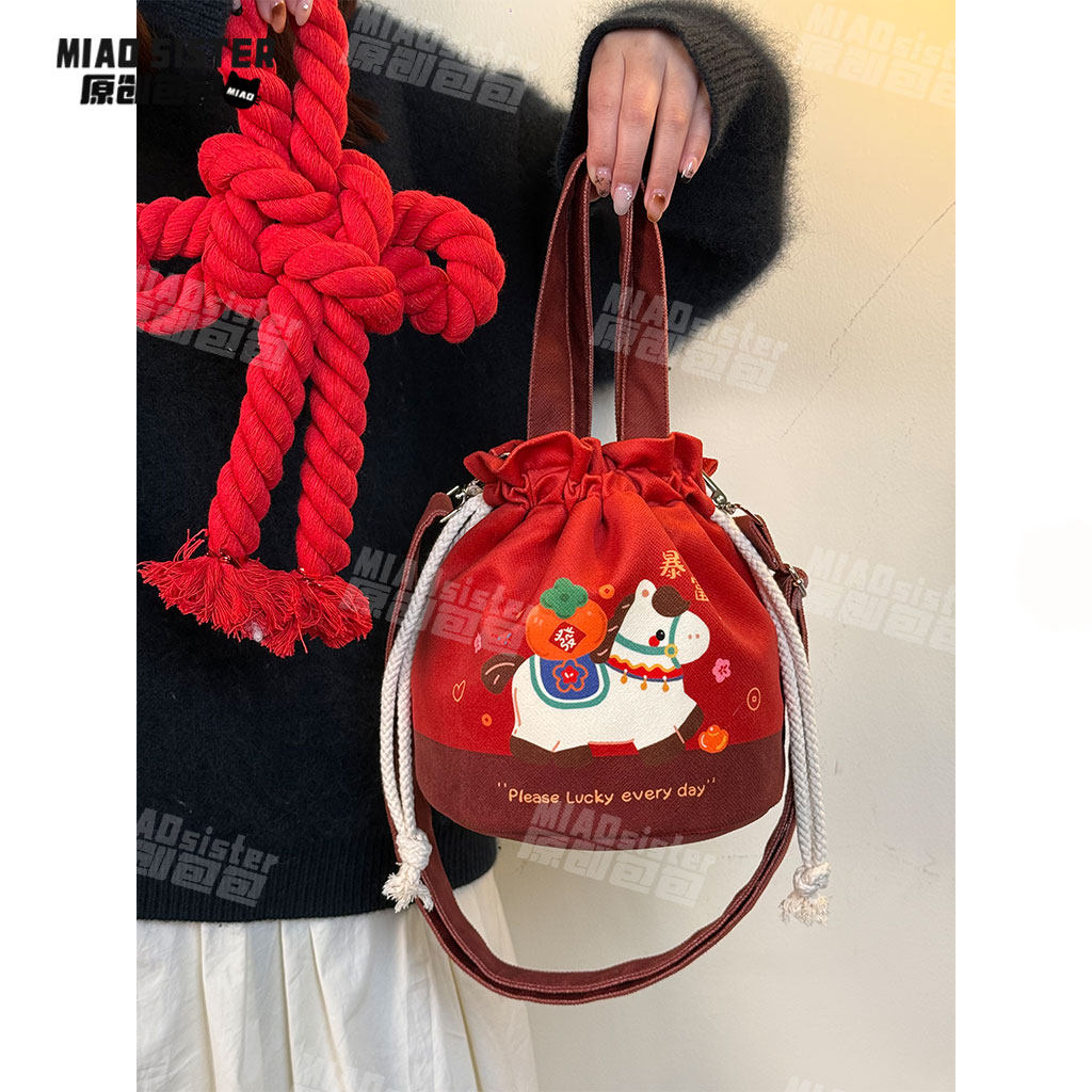 发财马新年吉祥小马可爱便携抽绳款可斜挎包帆布袋百搭束口包新B